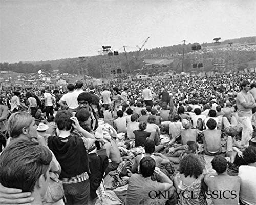 רקקלאסיקה 1969 פסטיבל מוזיקלי וודסטוק 8 על 10 צילום אמנות עממית היפי קהל עצום במה
